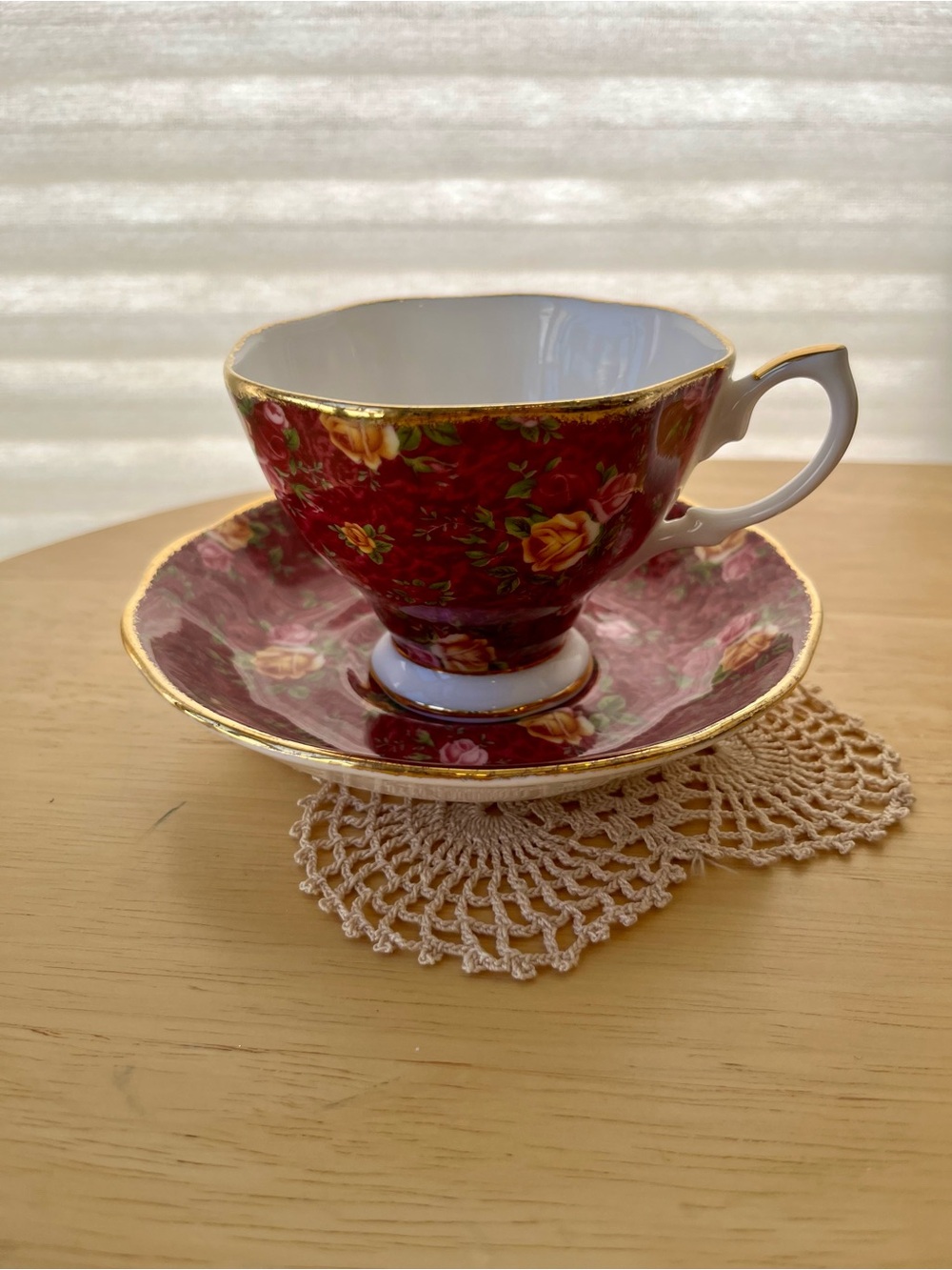 Royal Albert & Roslyn Bone China Teacup Set - Picture 2 of 11